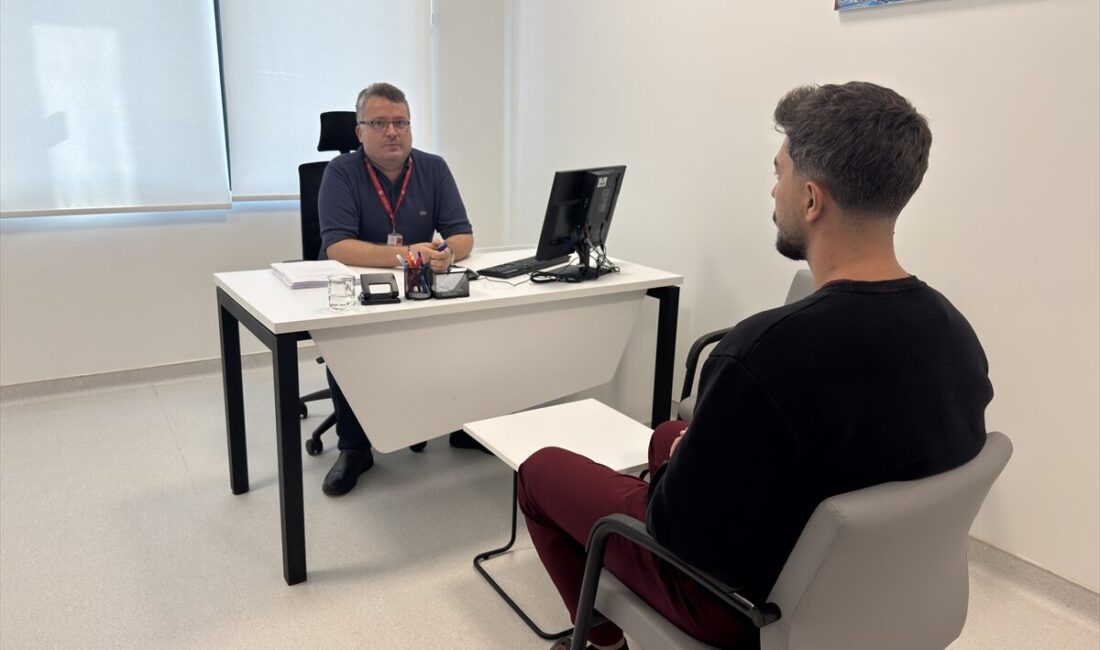 - İzmir'de yaşayan M.Y:
- "İlaçla tedavi olacağımı duyunca şaşırdım. Tedaviye