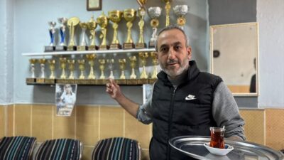 - Aydın'ın Nazilli ilçesince çay ocağı işleten İsmail Demirkol, posta