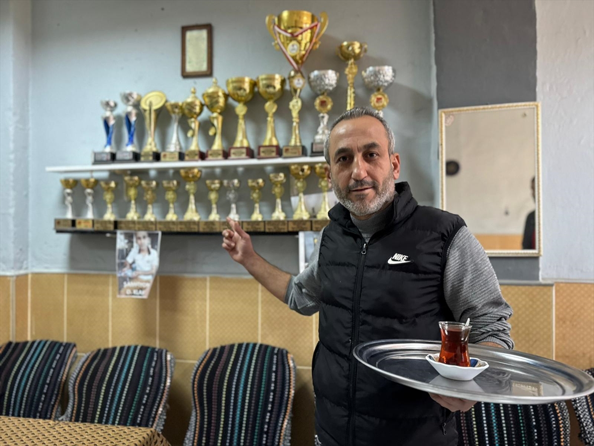 - Aydın'ın Nazilli ilçesince çay ocağı işleten İsmail Demirkol, posta