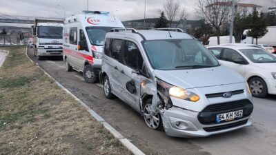 KÜTAHYA (AA) – Kütahya'da 4 aracın karıştığı zincirleme trafik kazasında