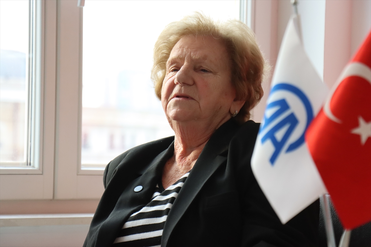 - Üsküp'teki Tefeyyüz İlkokulunda 35 yıl hizmet veren emekli öğretmen