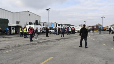 - Temizlik işçisi Zafer Yılmaz:
- "O çöpleri yine biz toplayacağız,