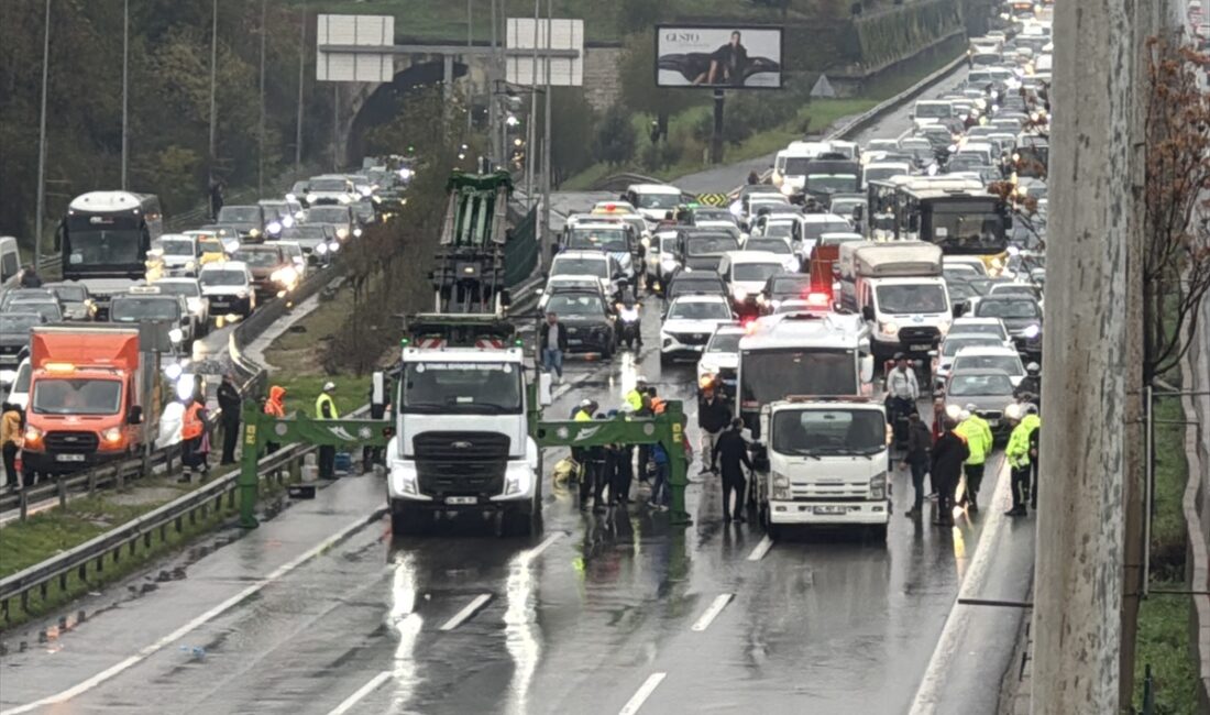 - Yaralanan yolculara sağlık ekiplerince müdahale edildi