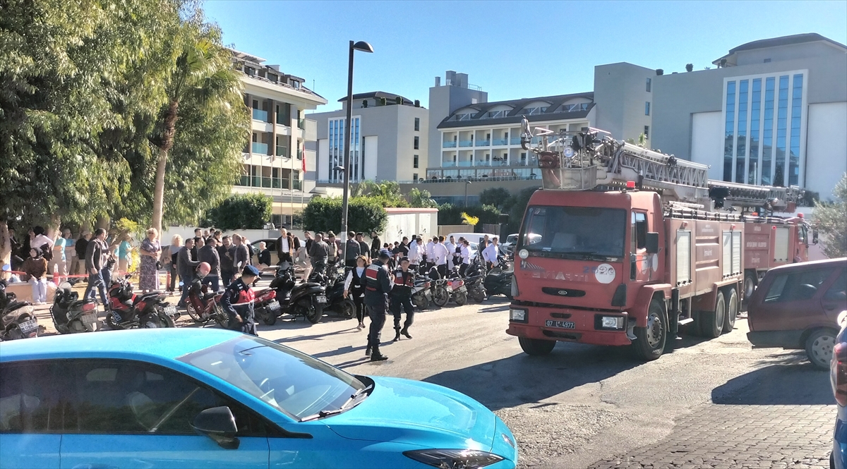 - Oteldeki turistler tedbir amaçlı tahliye edildi, dumandan etkilenen bir