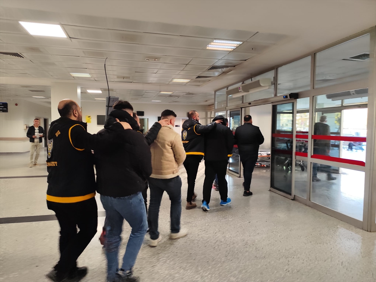 MANİSA (AA) – Manisa'da 2 kişinin silahla yaralandığı kavgaya ilişkin