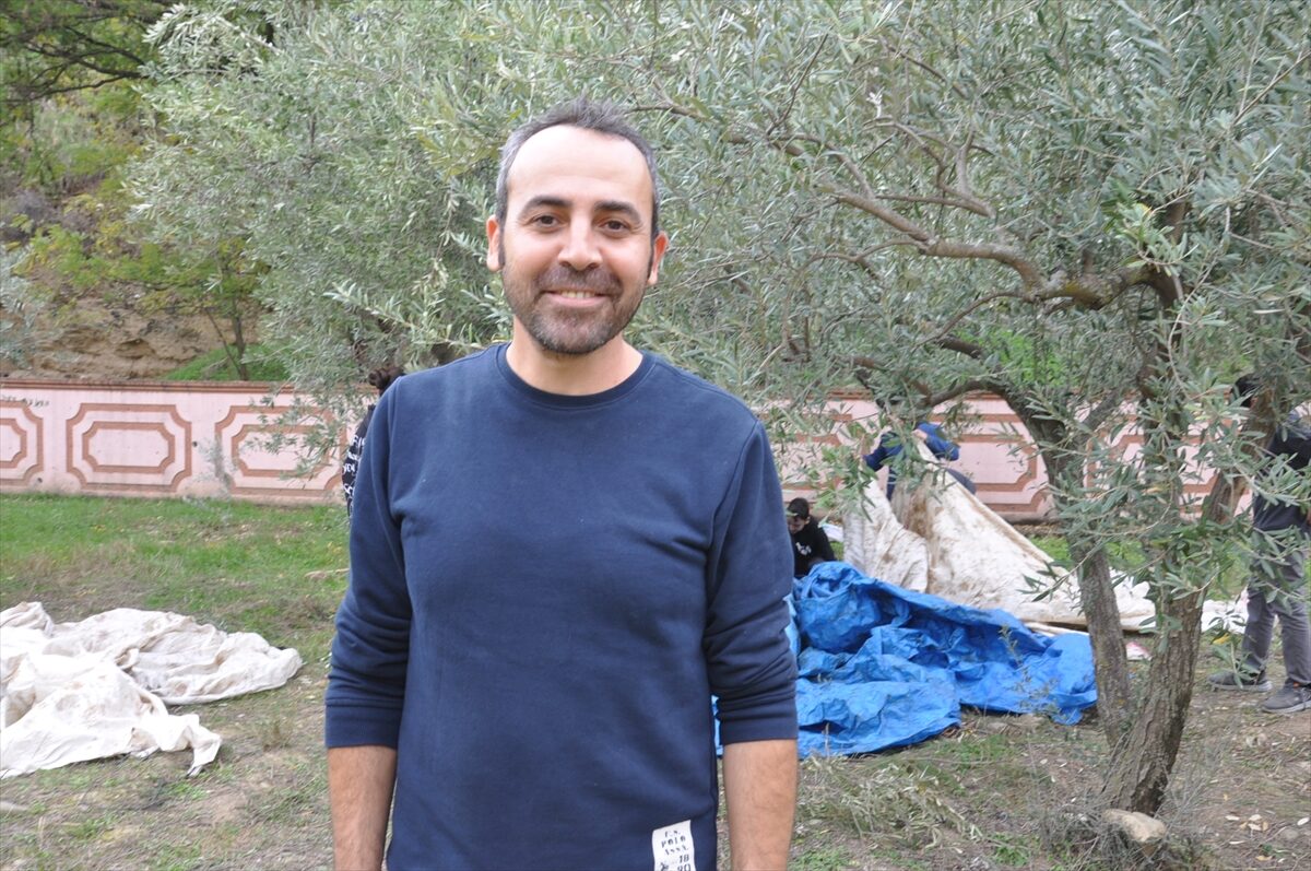 MANİSA (AA) – Manisa'nın Salihli ilçesinde anasınıfı öğrencileri, okulun bahçesindeki