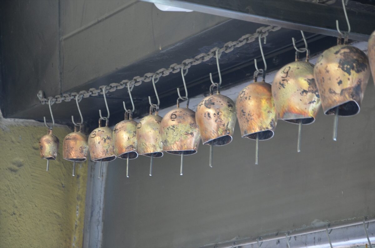 - Manisa'nın Demirci ilçesinde 76 yaşındaki çan ustası Mustafa Sabancı,