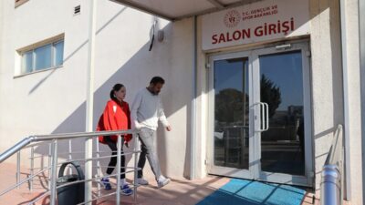 - Avrupa ve dünya şampiyonluğu hedefiyle çalışan 18 yaşındaki Sezen