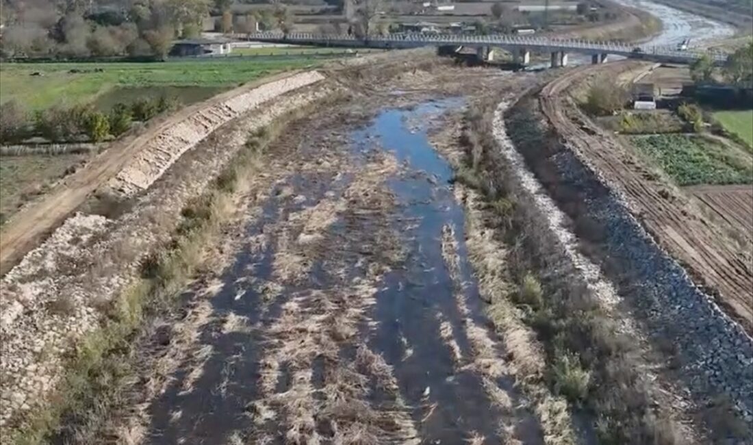 EDİRNE (AA) – Edirne'den geçen Meriç Nehri'nde taşkınları önlemek amacıyla