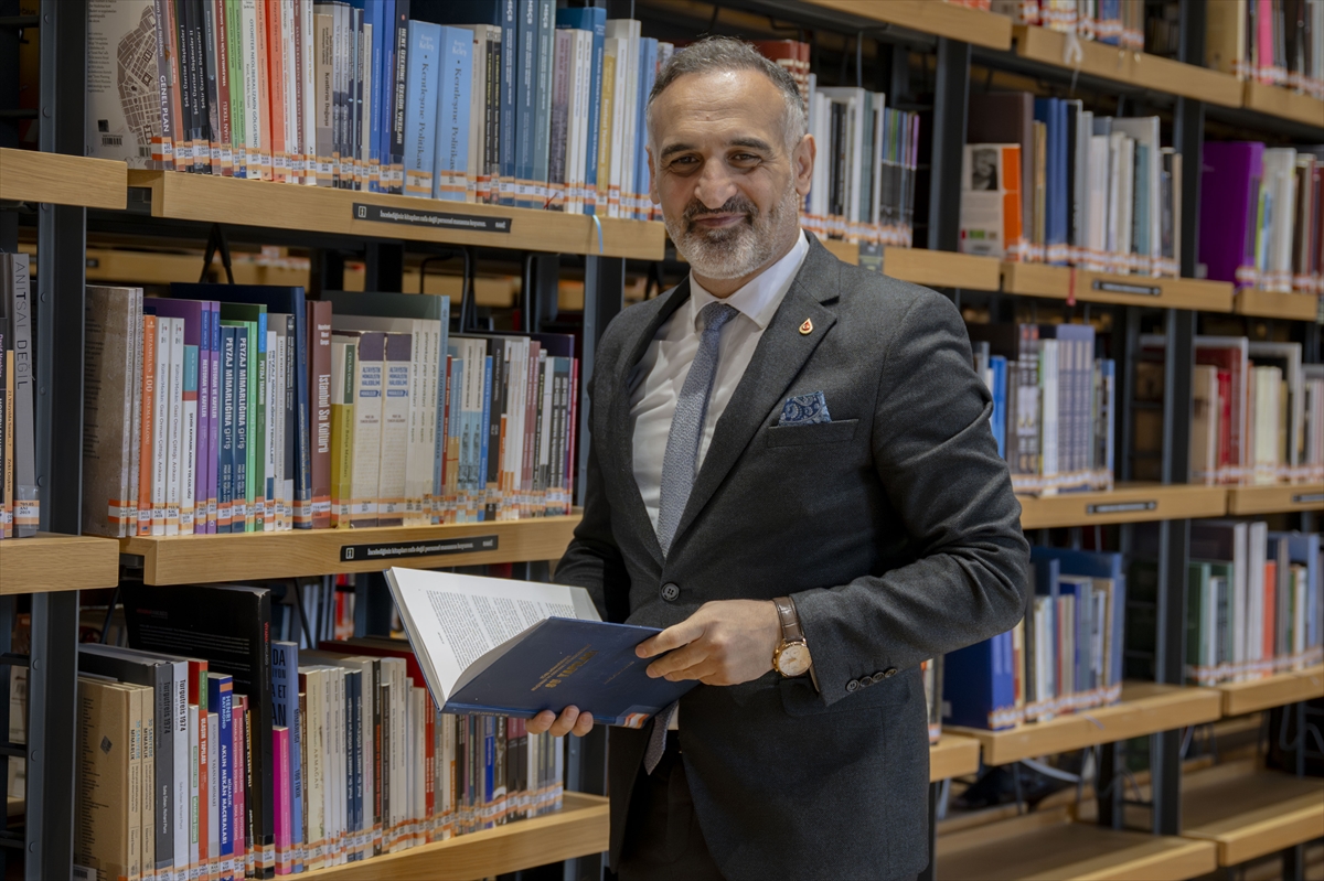 - Kütüphaneler ve Yayımlar Genel Müdürü Taner Beyoğlu:
- "Şu an