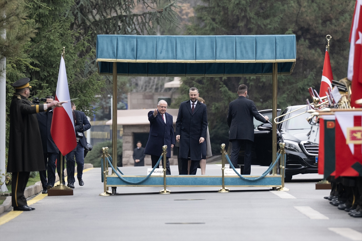 ANKARA (AA) – Milli Savunma Bakanı Yaşar Güler, Polonya Başbakan