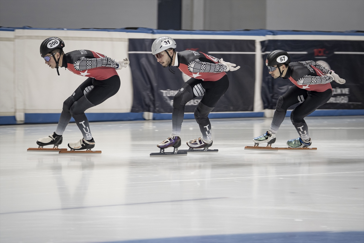 - Short Track'ta Türkiye'nin olimpiyat gururu Furkan Akar, ilk kez