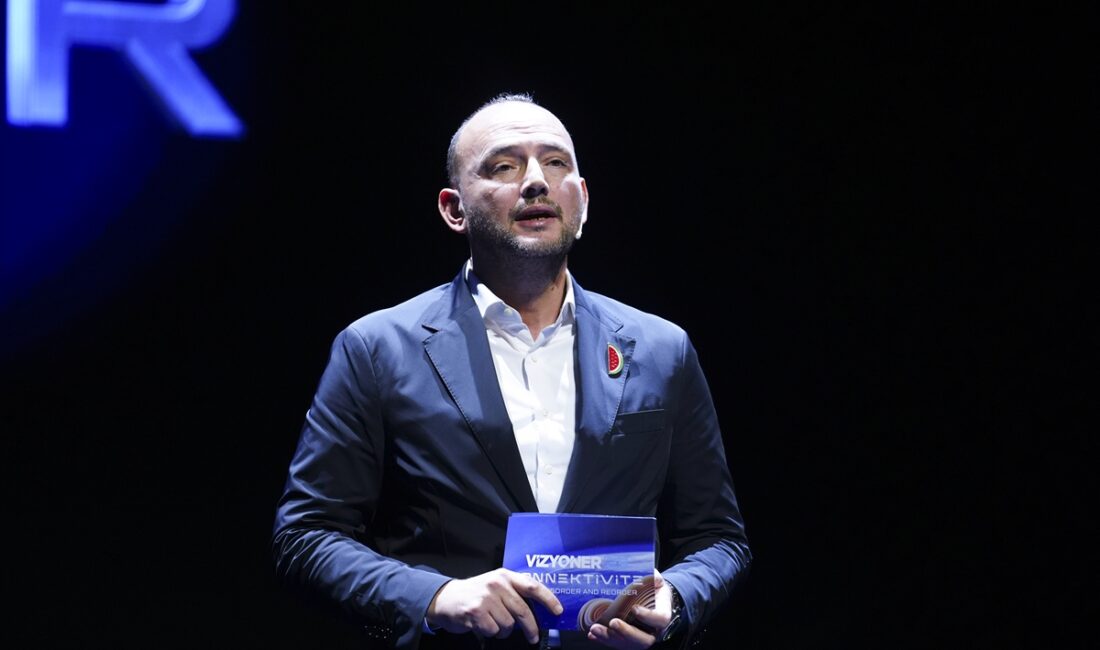 - MÜSİAD Genel Başkanı Burhan Özdemir:
- "Varlığın merkezine insanı koyan