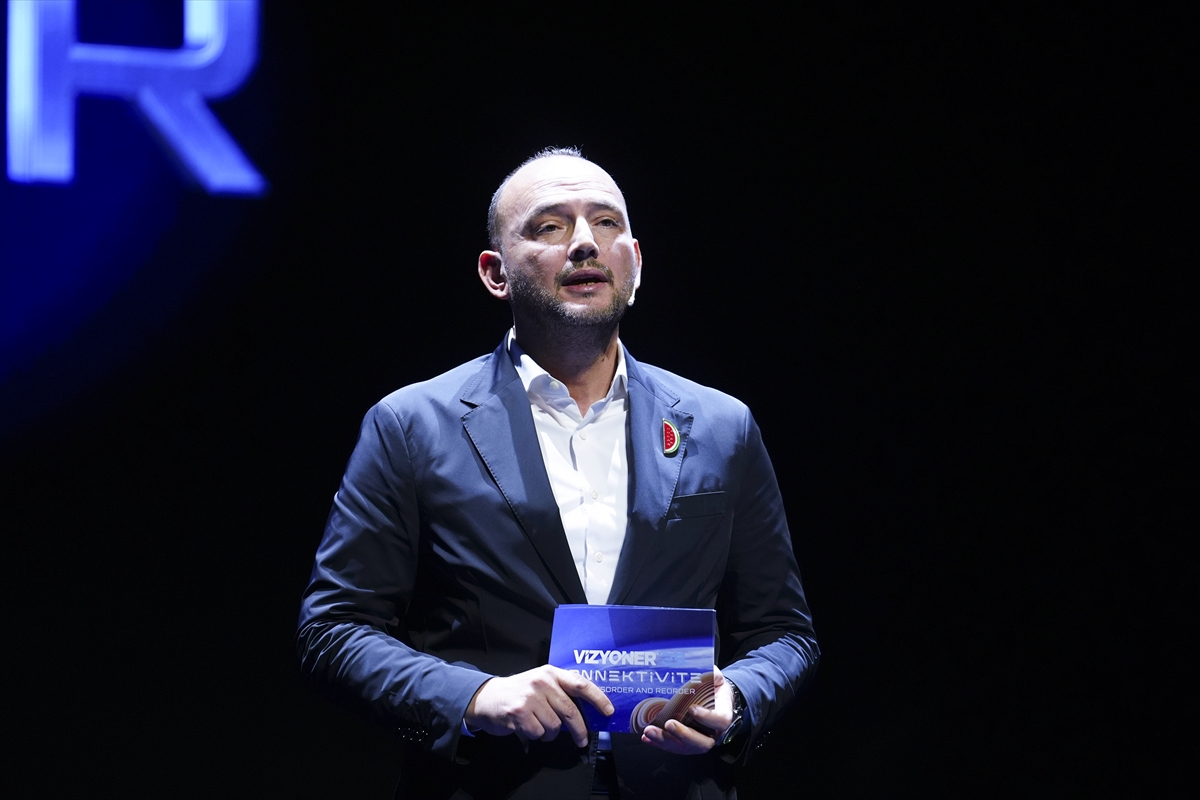 - MÜSİAD Genel Başkanı Burhan Özdemir:
- "Varlığın merkezine insanı koyan