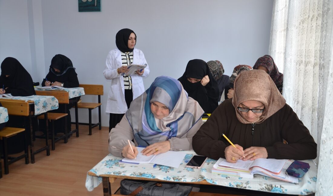 MUŞ (AA) – Muş'ta Halk Eğitimi Merkezince Aile Destek Merkezinde