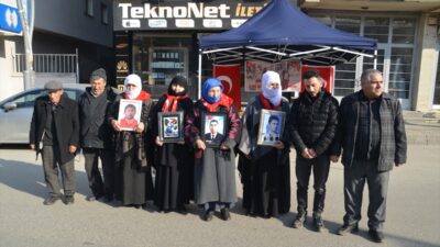 MUŞ (AA) – Muş'ta çocukları PKK tarafından kaçırılan aileler, DEM