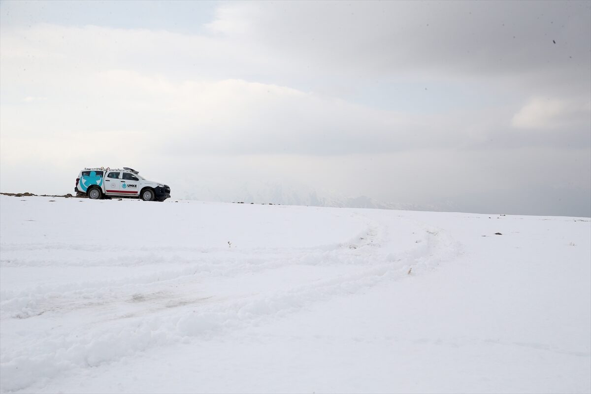 - Kışın ağır geçtiği kentte görev yapan sağlık ekipleri, karla