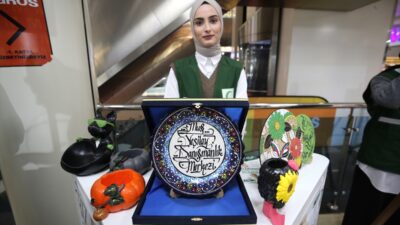 - YEDAM ile Yeşilay Şubesi ekipleri, kent genelinde açtıkları stant