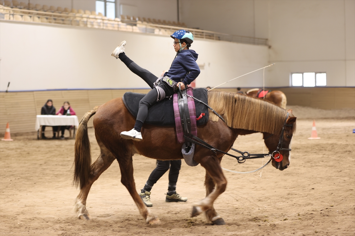 - Kız ve erkek olmak üzere iki kategoride down sendromlu,