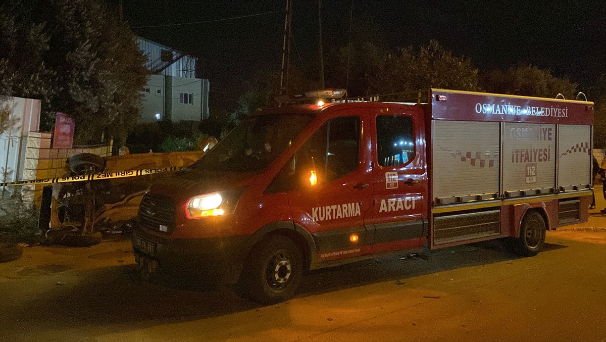 OSMANİYE (AA) – Osmaniye'de 3 aracın karıştığı zincirleme trafik kazasında