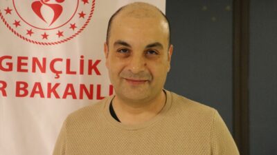 - Tekirdağ'da tiyatro eğitimi alan Uğur Bahadır:
- "En büyük hayalim