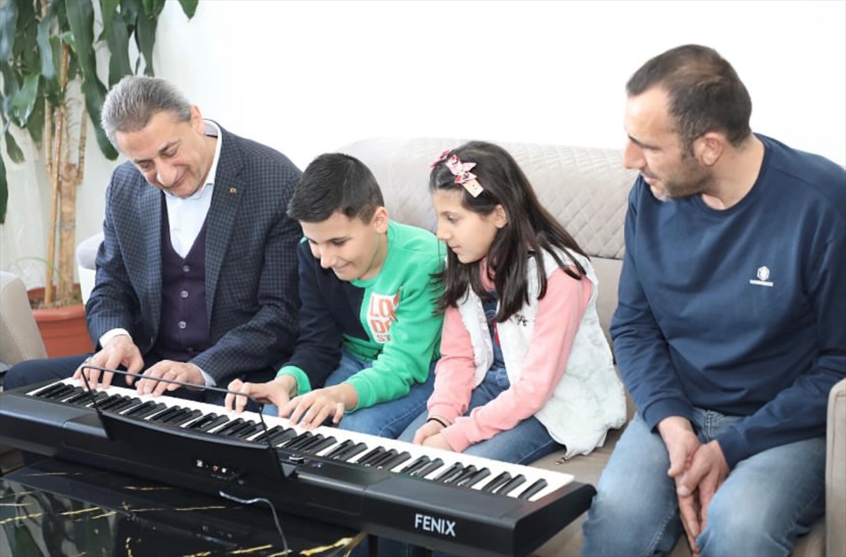 - Bitlis'te yaşayan Muhammed Yusuf Öndül, Sivas'ta geçirdiği trafik kazası