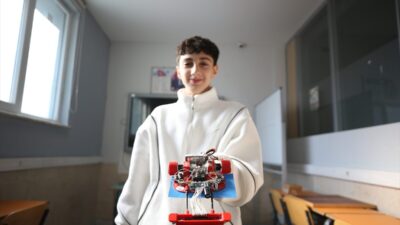 - Bursa'da tasarladıkları otonom robotla geçen ay katıldıkları yarışmada Avrupa