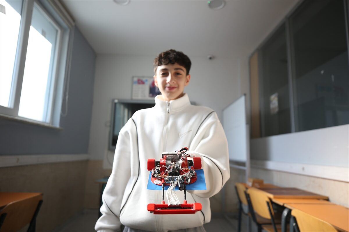 - Bursa'da tasarladıkları otonom robotla geçen ay katıldıkları yarışmada Avrupa