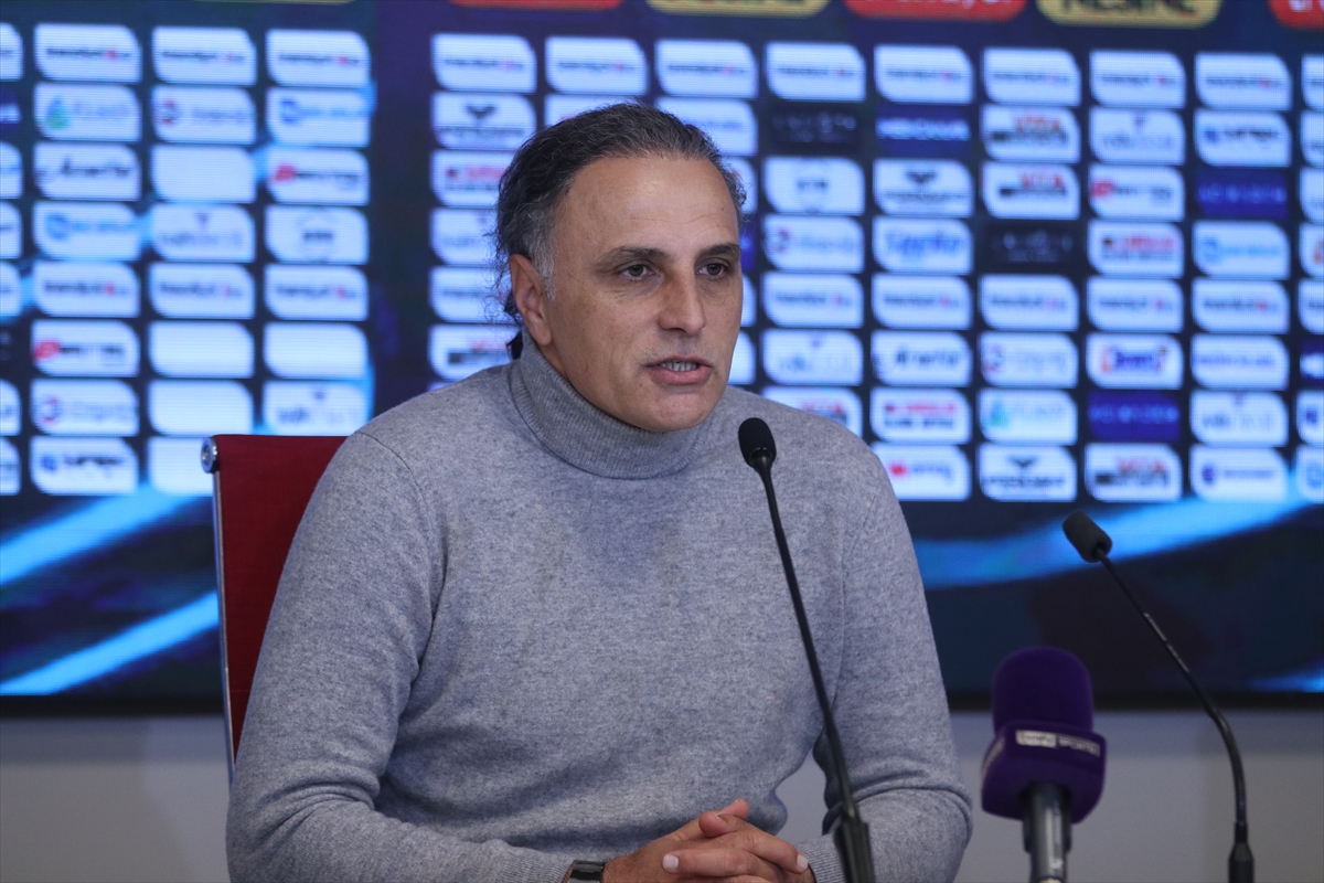 - Özbelsan Sivasspor Teknik Direktörü Mehmet Altıparmak:
- "İkinci yarı mükemmel