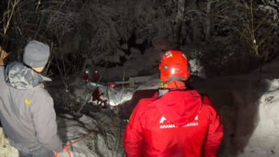 RİZE (AA) – Rize'nin Fındıklı ilçesinde cipin dere yatağına yuvarlandığı