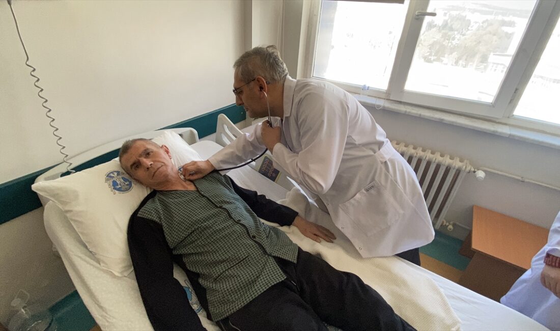 - Konya'da hastanın şah damarındaki daralma ve baloncuk sorununu stentle