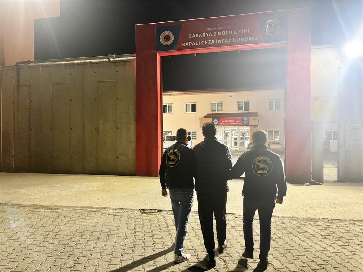 SAKARYA (AA) – Sakarya'nın Karasu ilçesinde haklarında 42 ve 28