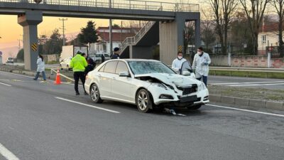 SAKARYA (AA) – Sakarya'nın Hendek ilçesinde otomobilin çarptığı yaya hayatını