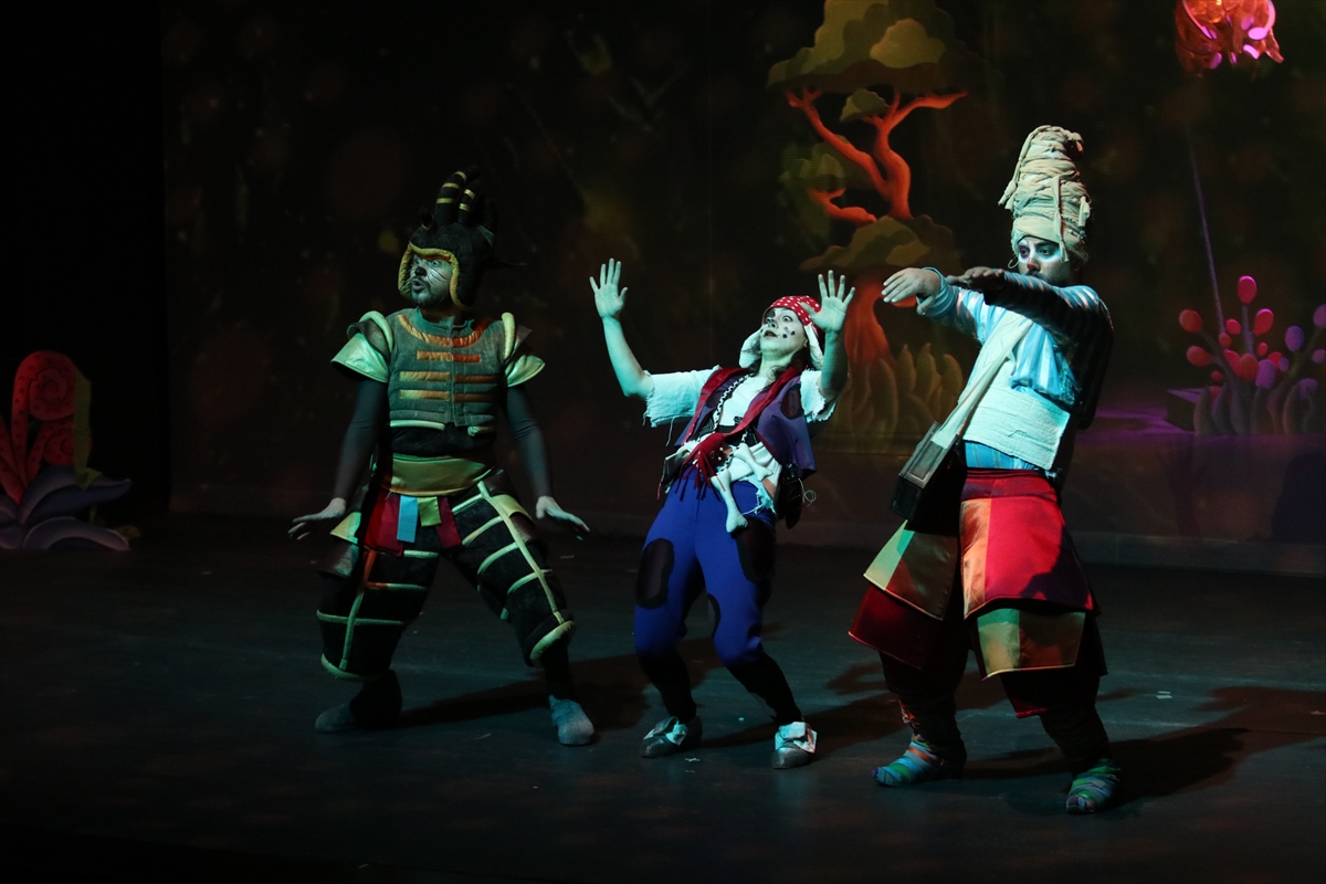 SAMSUN (AA) – Samsun Devlet Opera ve Balesi, "Masal Şatosu"
