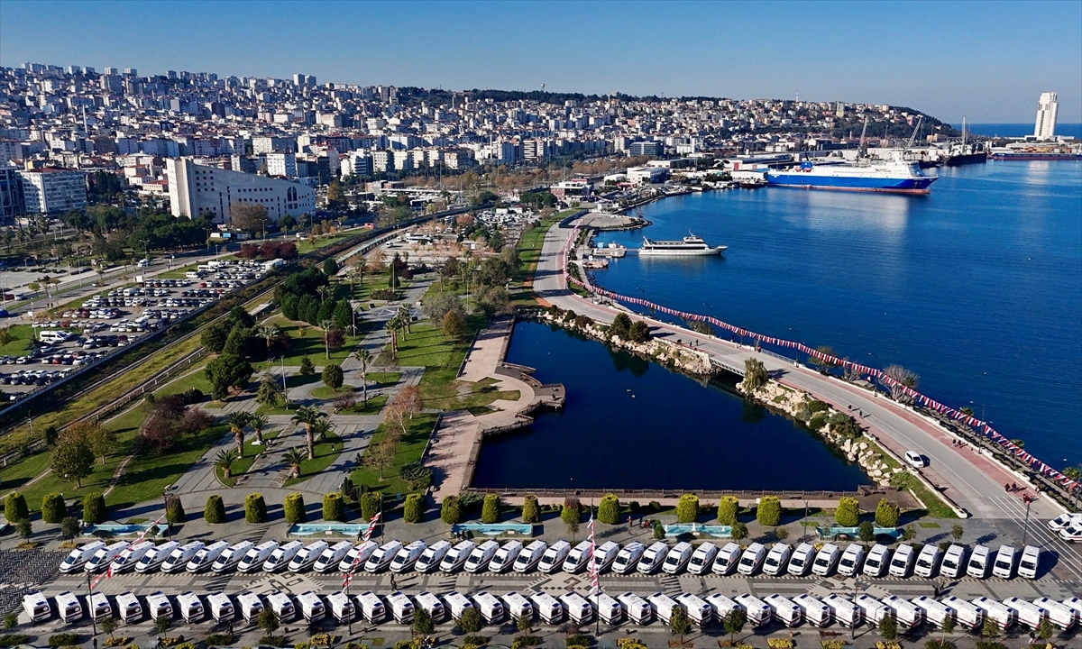 - Ambulanslar, Sağlık Bakanı Kemal Memişoğlu'nun katılımıyla İl Sağlık Müdürlüğüne