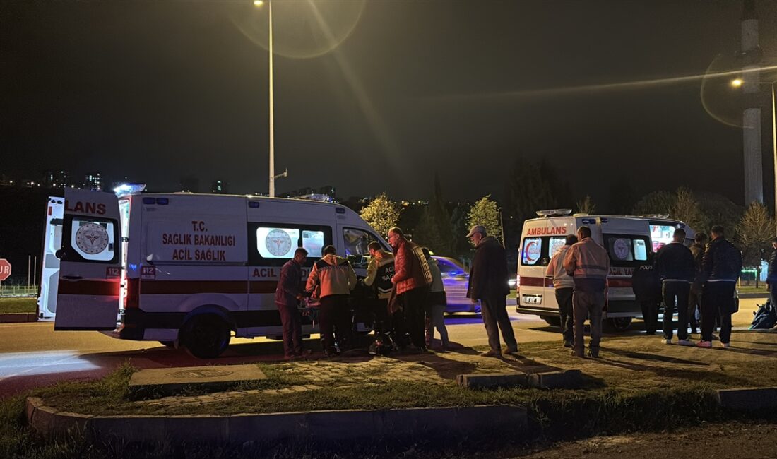 SAMSUN (AA) – Samsun'un Atakum ilçesinde hafif ticari araçla çarpışan