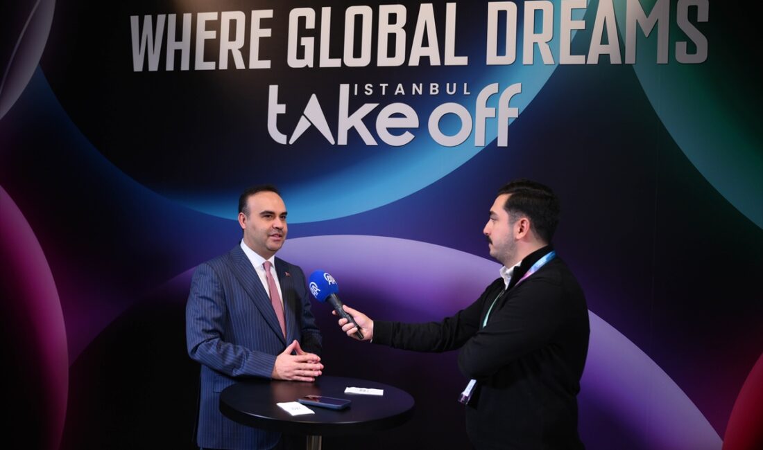 - "40'tan fazla ülkeden 250'den fazla yatırımcının gelmesi Türkiye'nin teknoloji