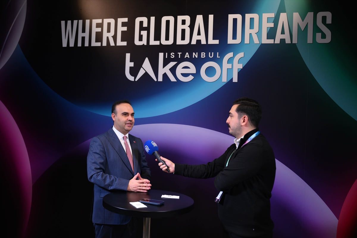 - "40'tan fazla ülkeden 250'den fazla yatırımcının gelmesi Türkiye'nin teknoloji