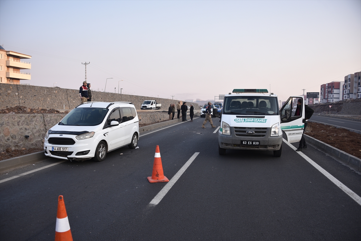 ŞANLIURFA (AA) – Şanlıurfa'nın Siverek ilçesinde, yolun karşısına geçmeye çalışırken