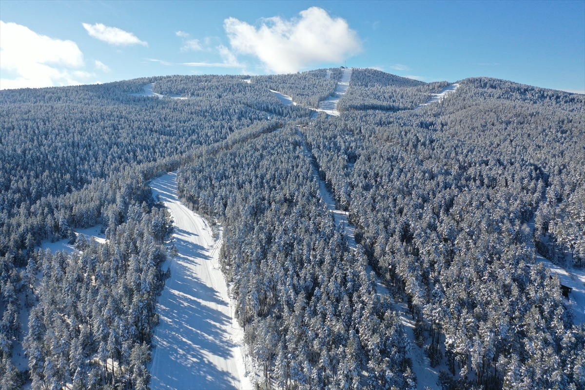 - Kars'taki Sarıkamış Kayak Merkezi, tüm pistlerinde yerli ve yabancı