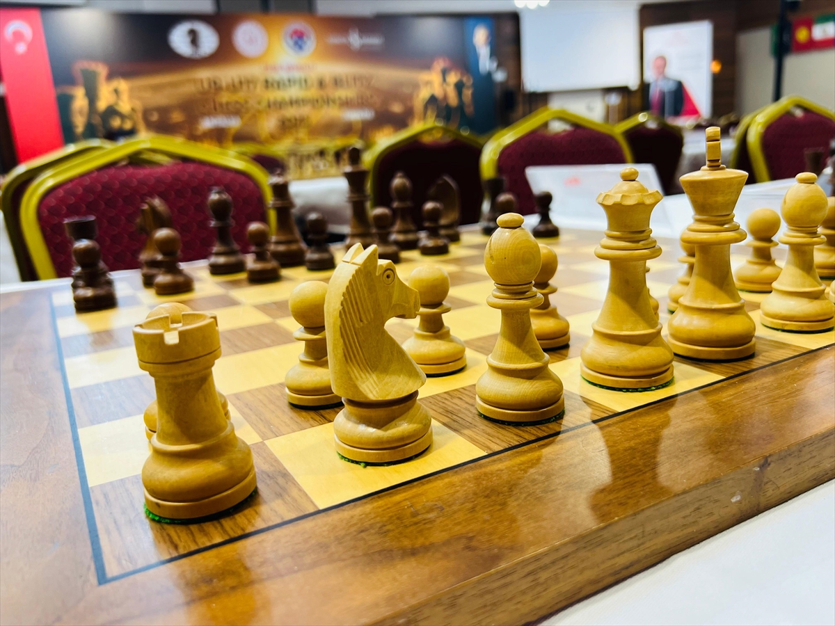 - Türkiye Satranç Federasyonu Başkanı Fethi Apaydın:
- "Şimdi canlı masalarla