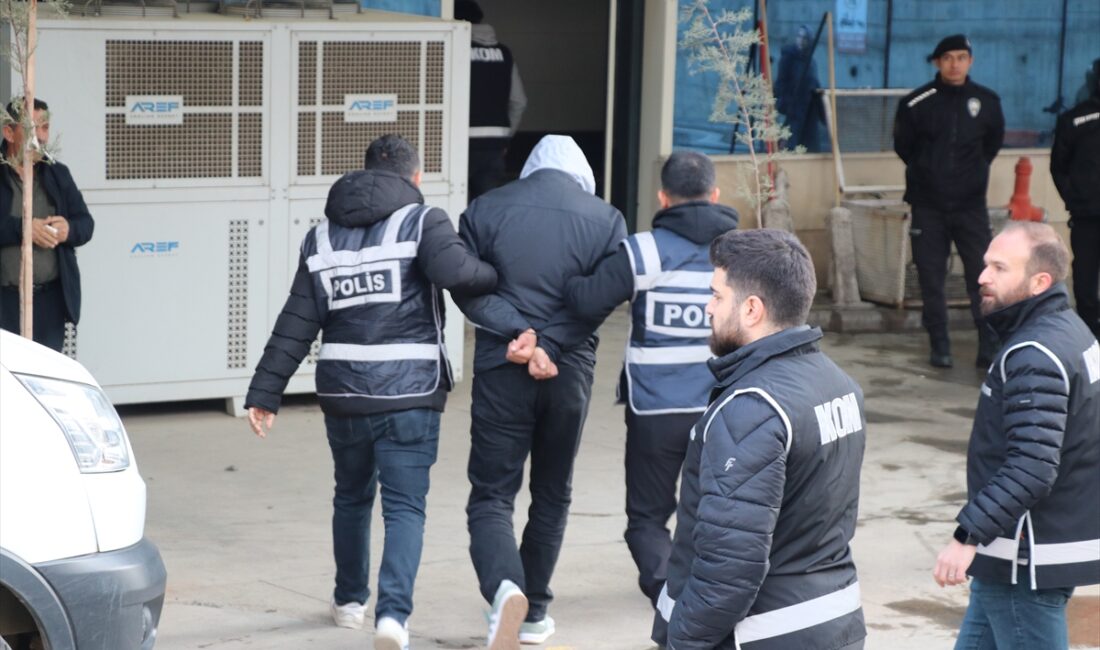 SİİRT (AA) – Siirt merkezli 5 ilde "resmi belgede sahtecilik",