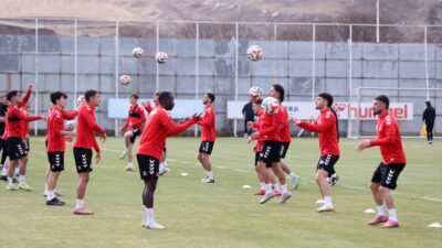 - Teknik direktör Mehmet Altıparmak:
- "Hedefimiz eğer yukarıysa, üst ligse