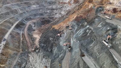 SİVAS (AA) – Sivas'ın Divriği ilçesinde demir madeni ocağında göçük