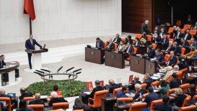 - Adalet Bakanı Tunç: 
- "Biz adaleti sadece köhne binalardan,