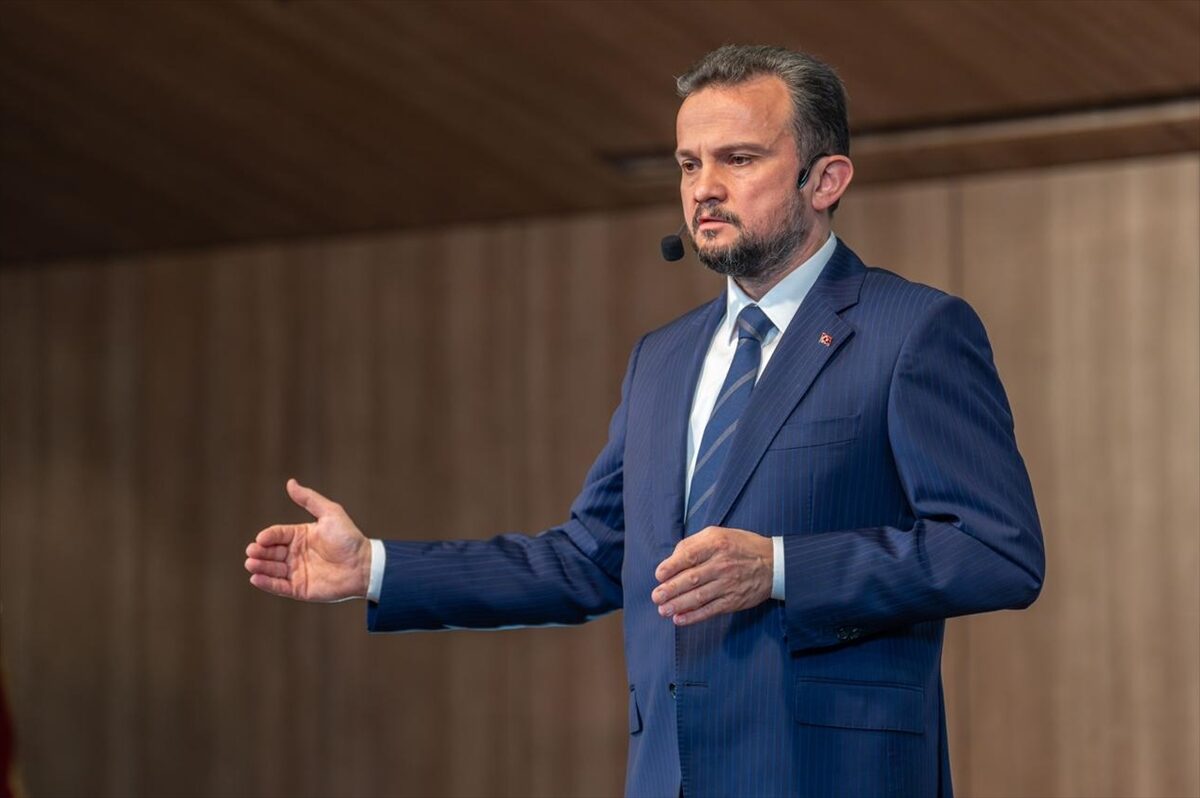 - Haliç Üniversitesi Mütevelli Heyeti Başkanı Kemal Bilal Aydın:
- "Bu