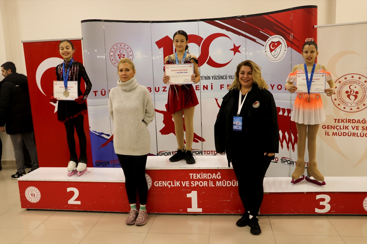TEKİRDAĞ (AA) – Artistik Buz Pateni 1. Bölge Yarışması müsabakaları