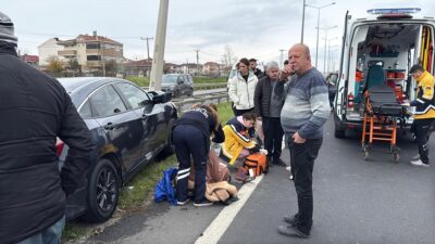TEKİRDAĞ (AA) – Tekirdağ'ın Ergene ilçesinde aydınlatma direğine çarpan otomobildeki