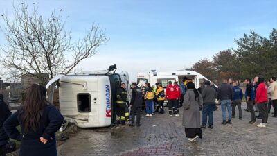 TEKİRDAĞ (AA) – Tekirdağ'ın Ergene ilçesinde tır ile panelvanın çarpıştığı