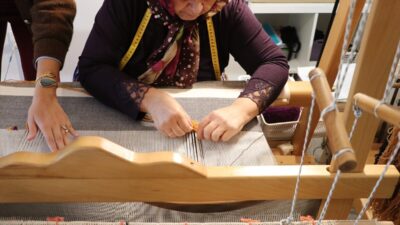 - Coğrafi işaretli dokumanın motiflerini modern tasarımlarla buluşturan iç mimar